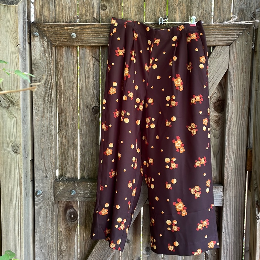 J Peterman Women’s pants size 8. Good condition. True black, not navy.